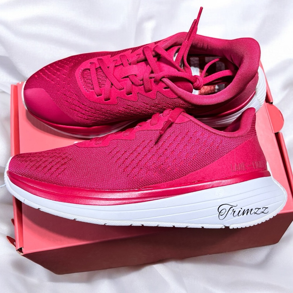 LANE EIGHT Size 5…….Ladies Hibiscus Relay Trainer Sneakers. ‎ New with Box